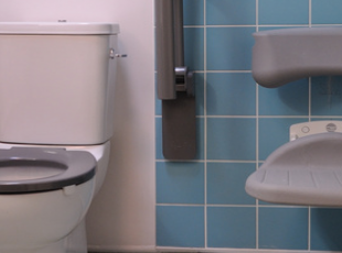 Comment aménager une salle de bain pour personne à mobilité réduite ?